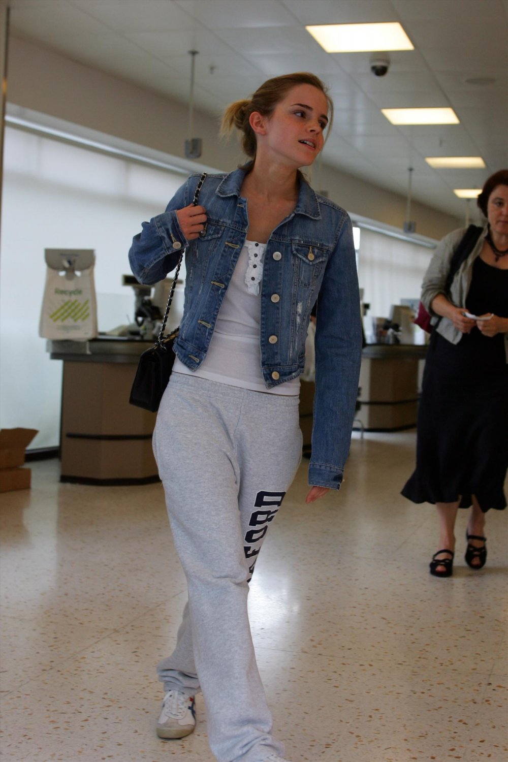 sAJ9I7VK Emma Watson 2 66.jpg